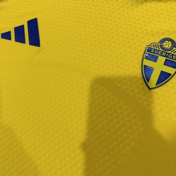 26/27 Player Version Sweden Home Football Shirt