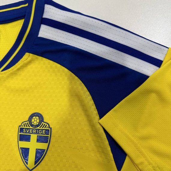 26/27 Player Version Sweden Home Football Shirt